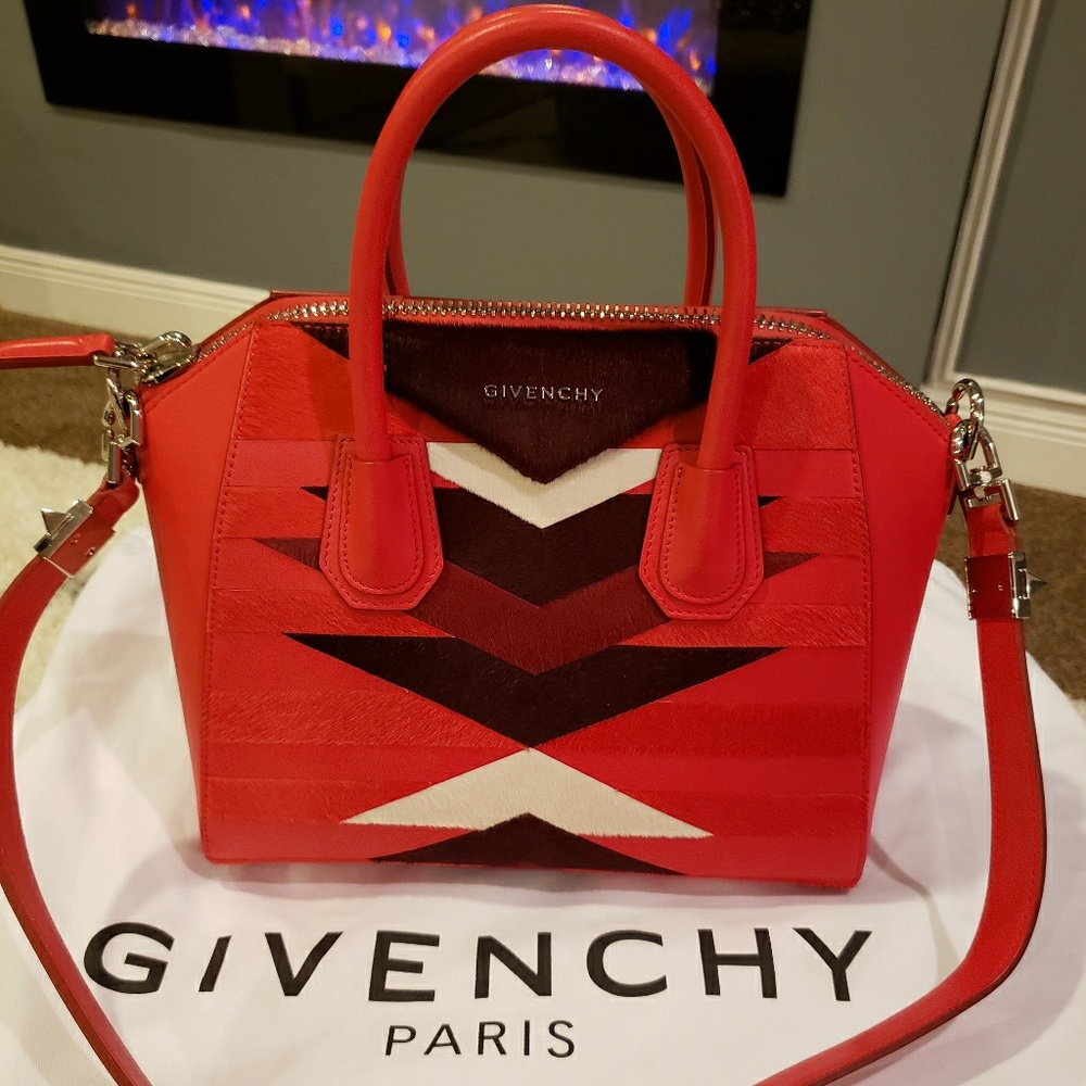 Gorgeous! Rare! Givenchy Tribal Antigona (small)